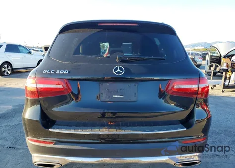 2017 Mercedes-Benz Glc 300 z USA, uszkodzony, nr VIN WDC0G4JB2HF173301